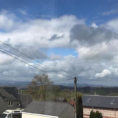 Cheerful Two Bedroom Cottage In The Forest Of Dean Lydbrook Exterior foto
